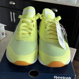 BNIB Reebok CL Nylon 7.5 sneakers